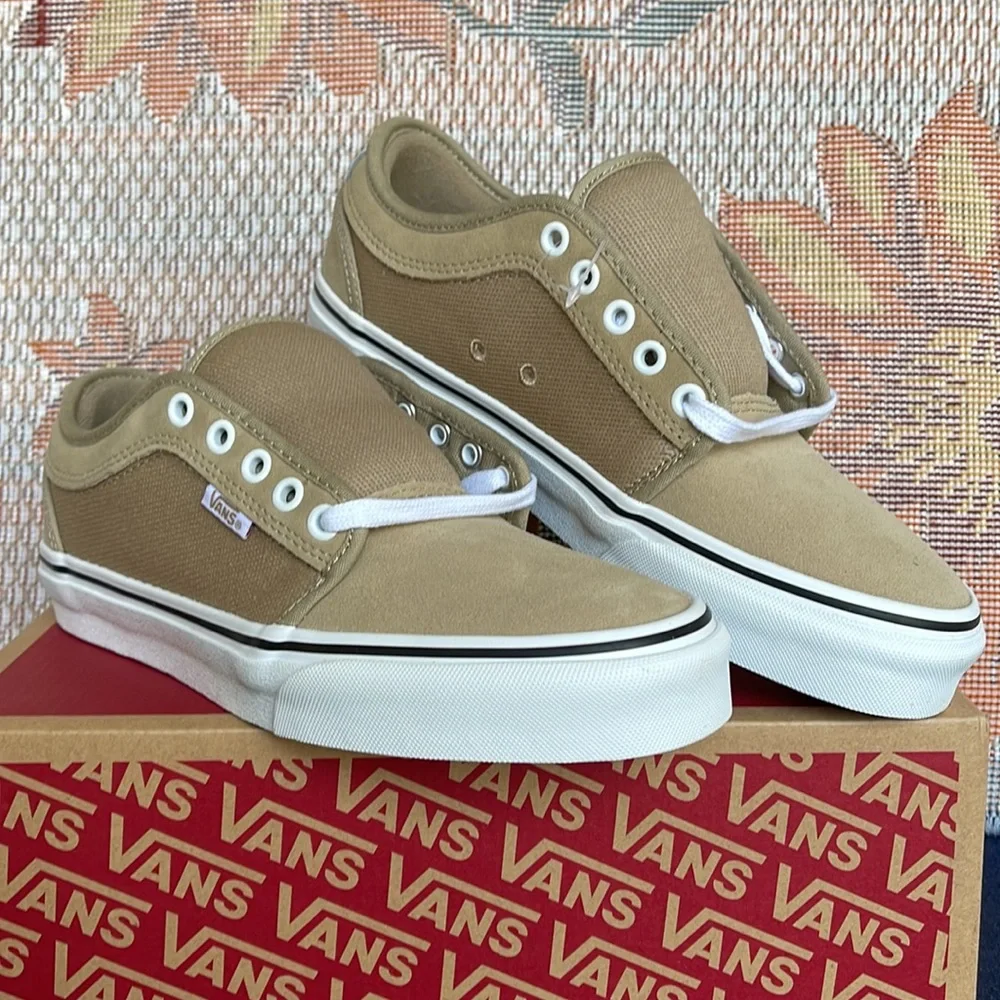 Vans WMNS Chukka Low
Incense/White
VN0A5HEX3BW
Sneakers - Picture 5 of 16